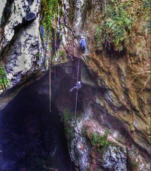 rapel en la ferrata de callejomadero