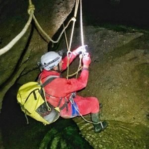 guia valcan en cueva de cantabria