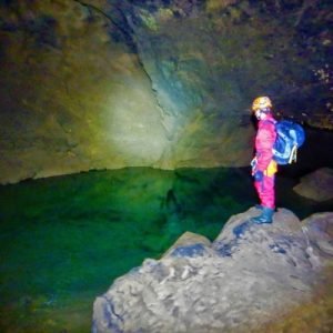 lago en la cueva coventosa