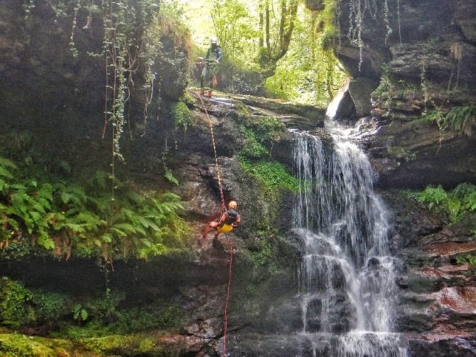 rapel en el barranco ajan